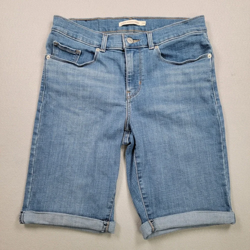 Women's Levi Strauss Classic Bermuda Shorts, Medium,‎ Size 28, Pre-Owned